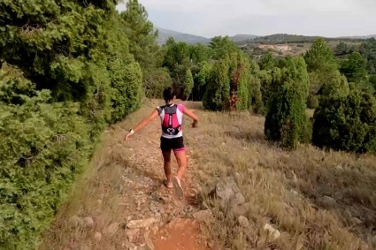 Gemma arena corriendo en la penyagolosa trails