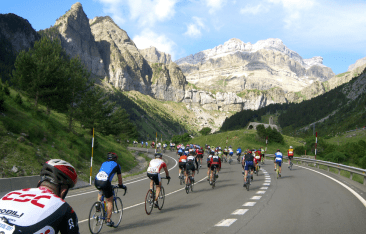 Ciclistas corriendo en la Quebrantahuesos