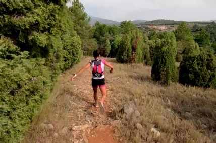 Gemma arena corriendo en la penyagolosa trails